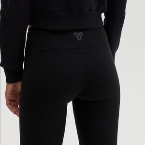 TNA “Equator” black leggings.